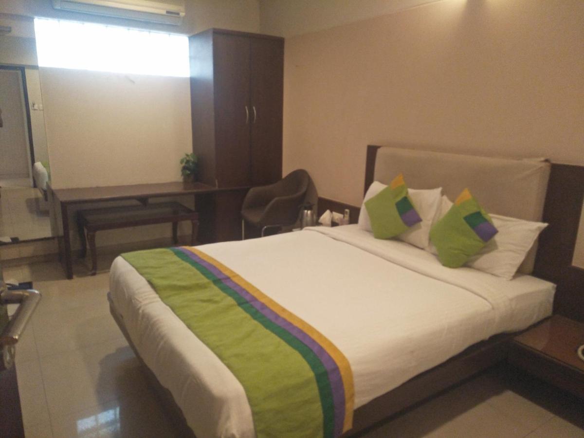 Treebo Trend Hotel Basera Pune Luaran gambar