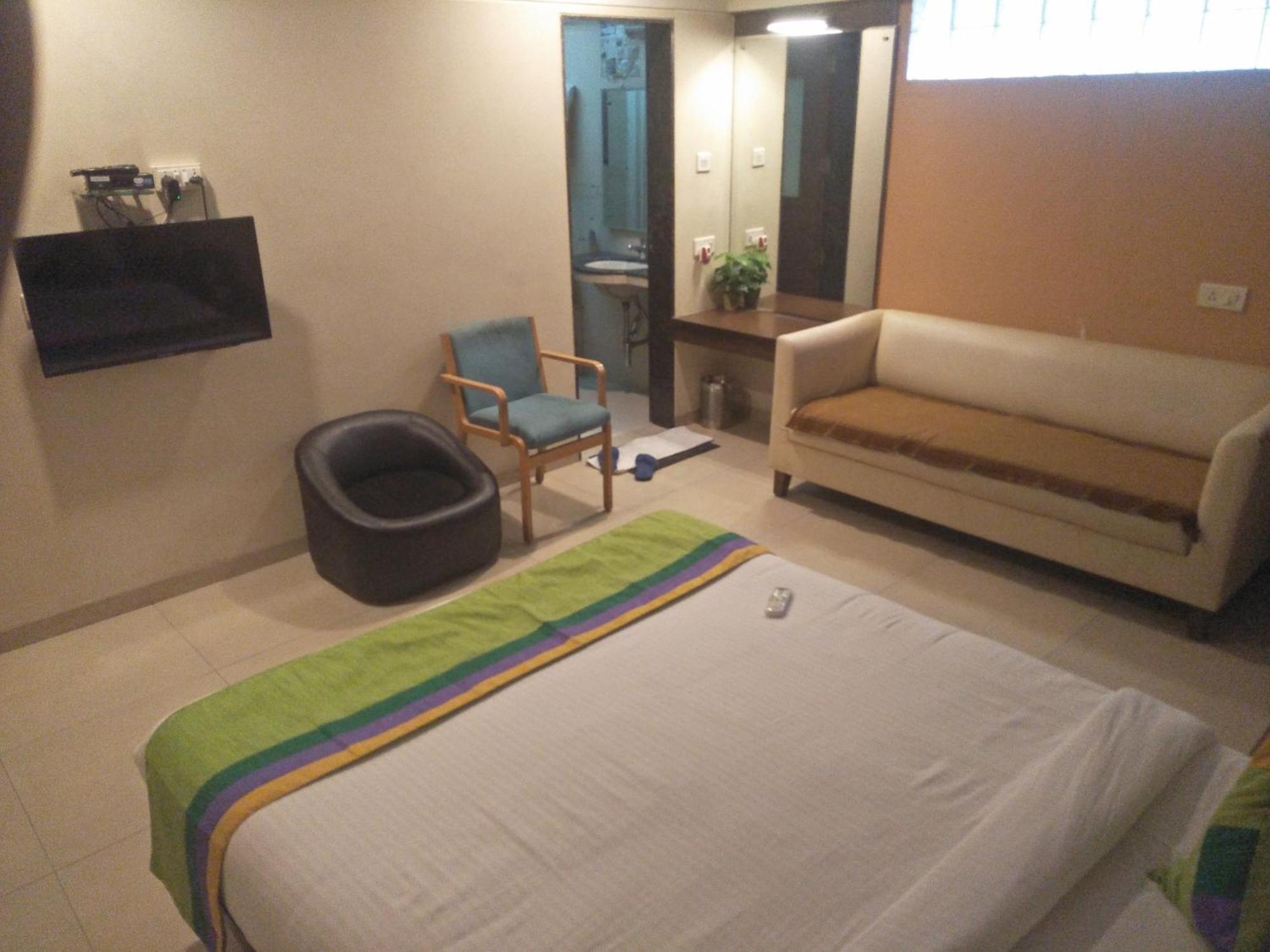 Treebo Trend Hotel Basera Pune Luaran gambar
