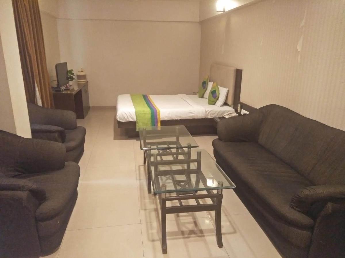 Treebo Trend Hotel Basera Pune Luaran gambar