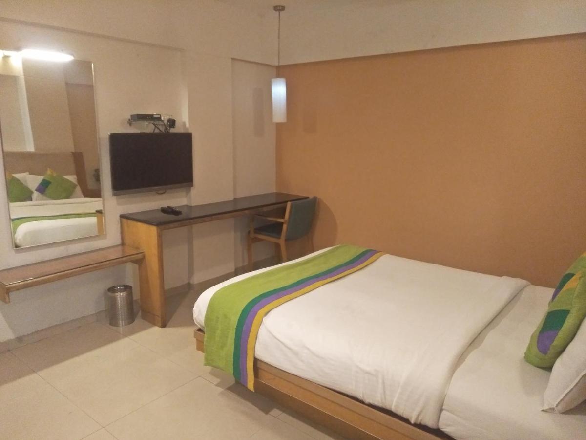 Treebo Trend Hotel Basera Pune Luaran gambar