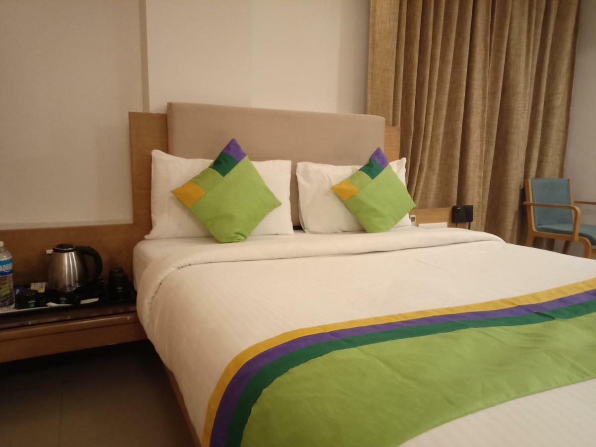 Treebo Trend Hotel Basera Pune Luaran gambar