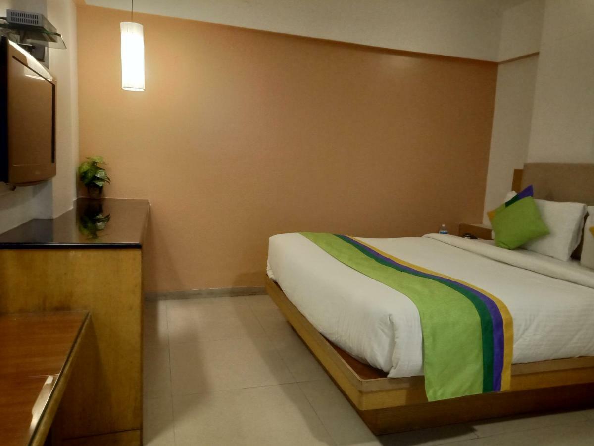 Treebo Trend Hotel Basera Pune Luaran gambar