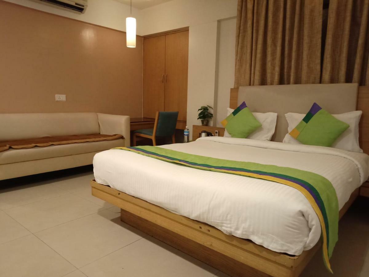 Treebo Trend Hotel Basera Pune Luaran gambar