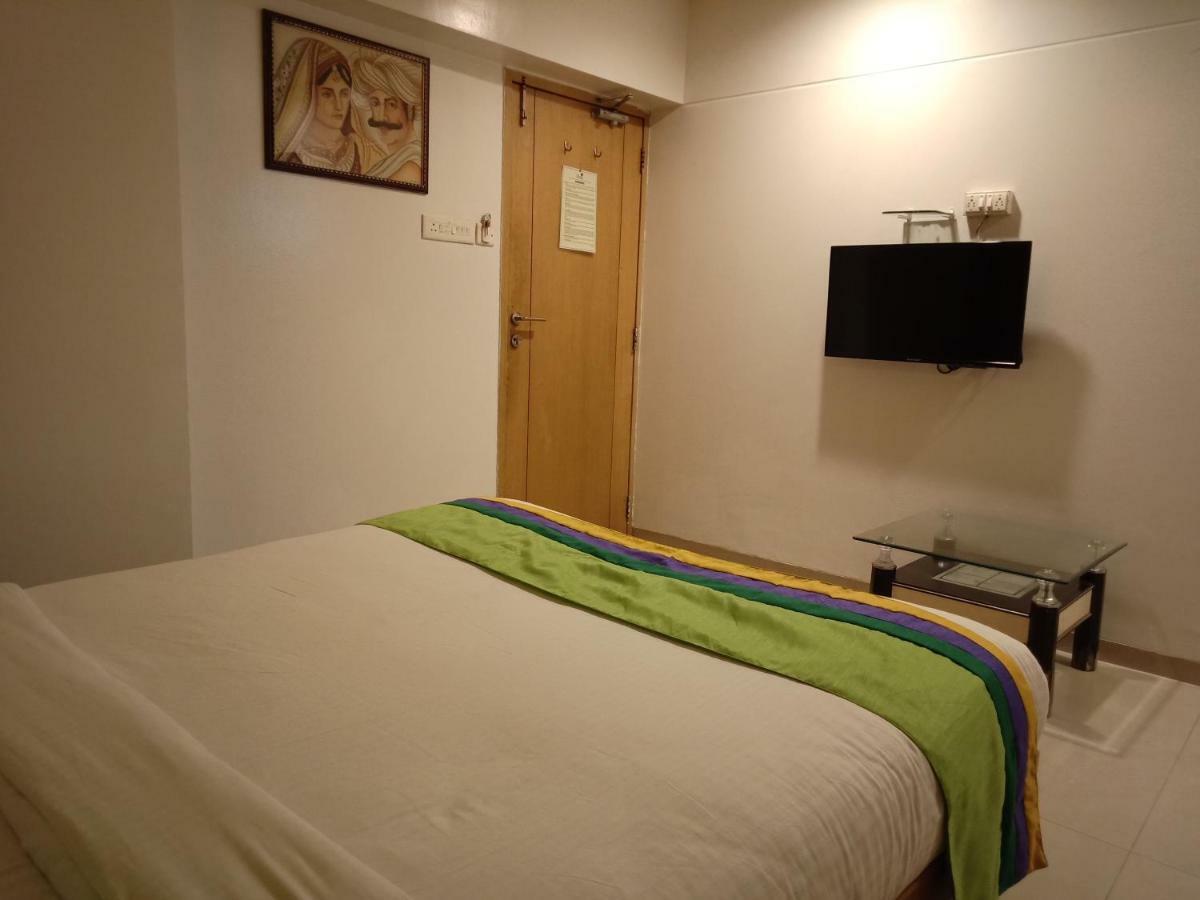 Treebo Trend Hotel Basera Pune Luaran gambar