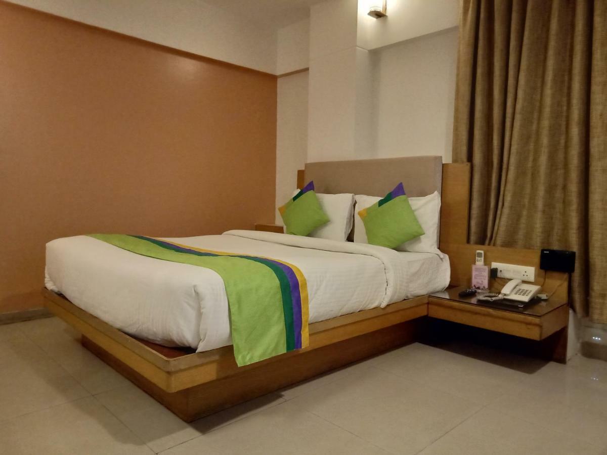 Treebo Trend Hotel Basera Pune Luaran gambar