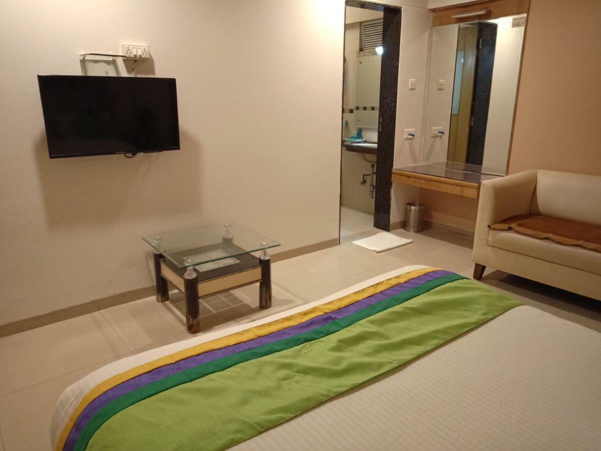 Treebo Trend Hotel Basera Pune Luaran gambar