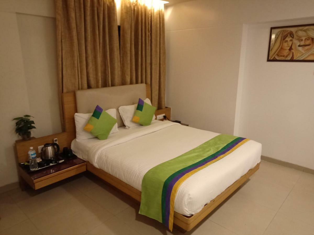 Treebo Trend Hotel Basera Pune Luaran gambar